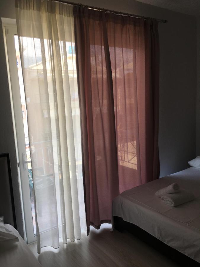 Irini Boutique Rooms!!! Himare Exterior foto