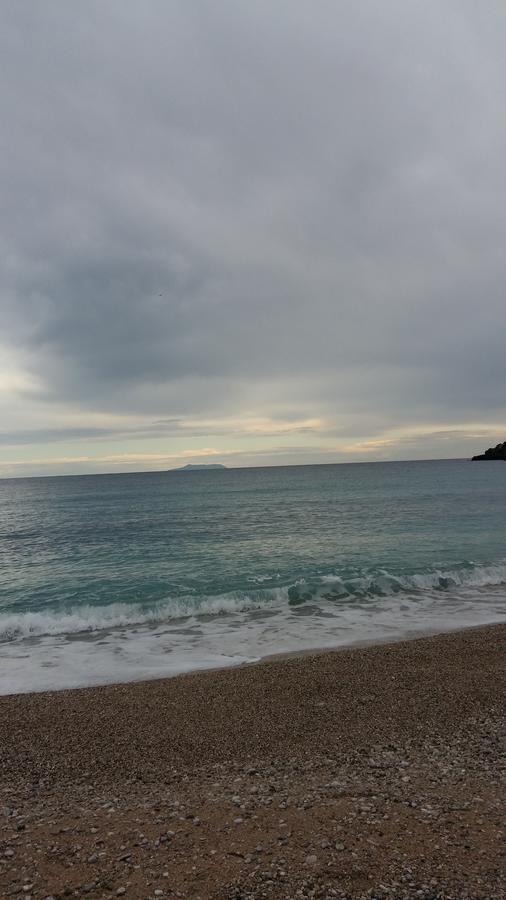 Irini Boutique Rooms!!! Himare Exterior foto